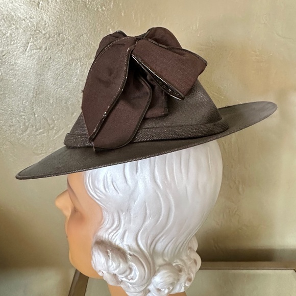 PRECIOUS 1940s' BROWN STRAW TILT FEDORA WITH BROWN VINYL EDGING - Picture 9 of 14